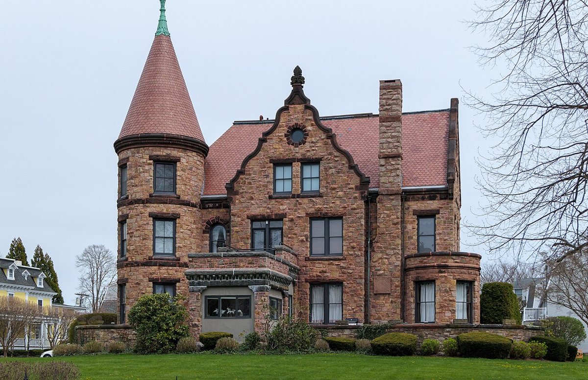 Cliff Walk along the ocean bluffs with mansions