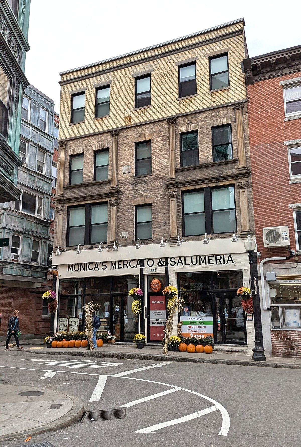 narrow storefronts and rowhouses along Salem Street in the North End